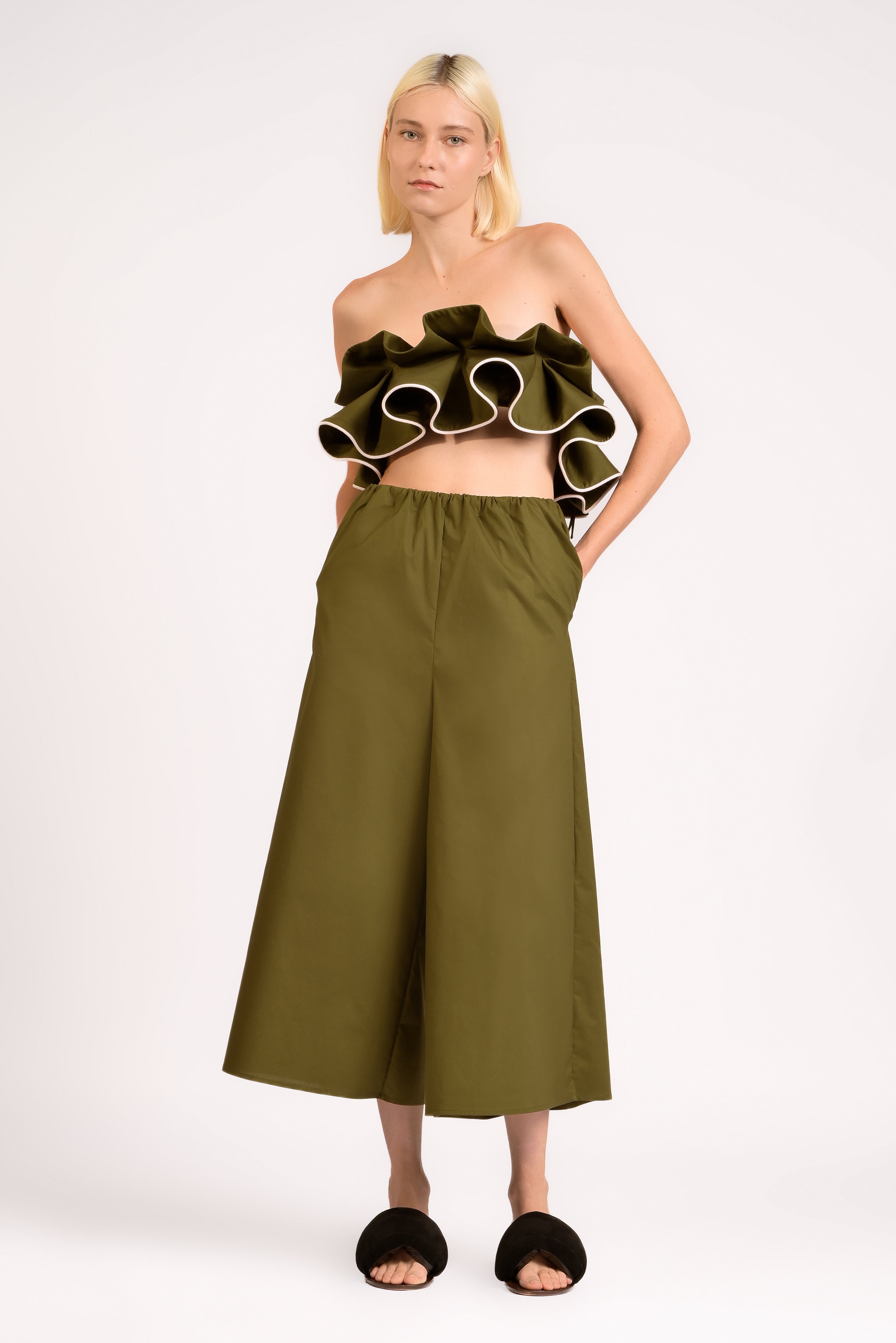 Calça Pantacourt Lina Pois Lisos