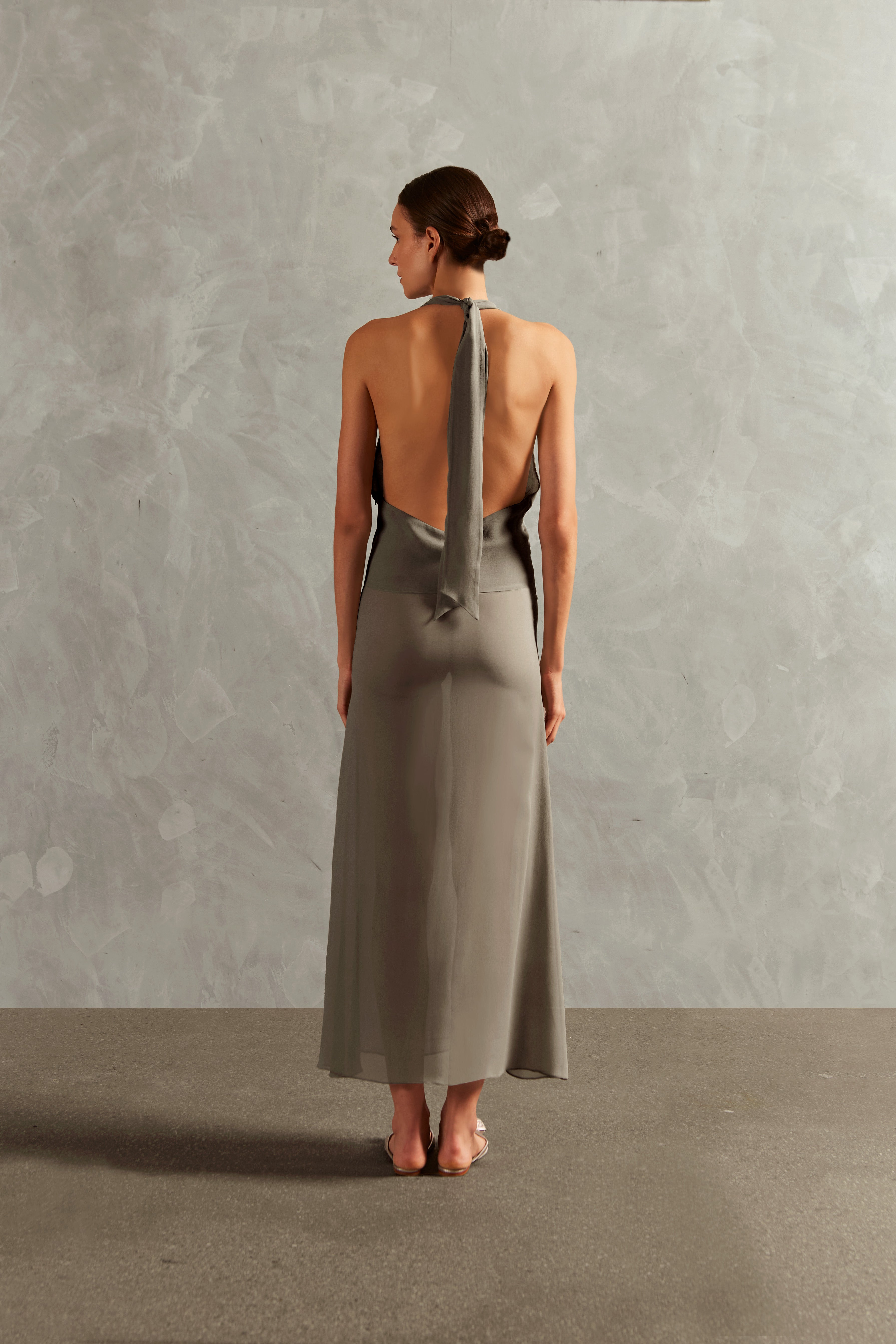 Vestido Longo Detalhe Pérolas Ostras Liso