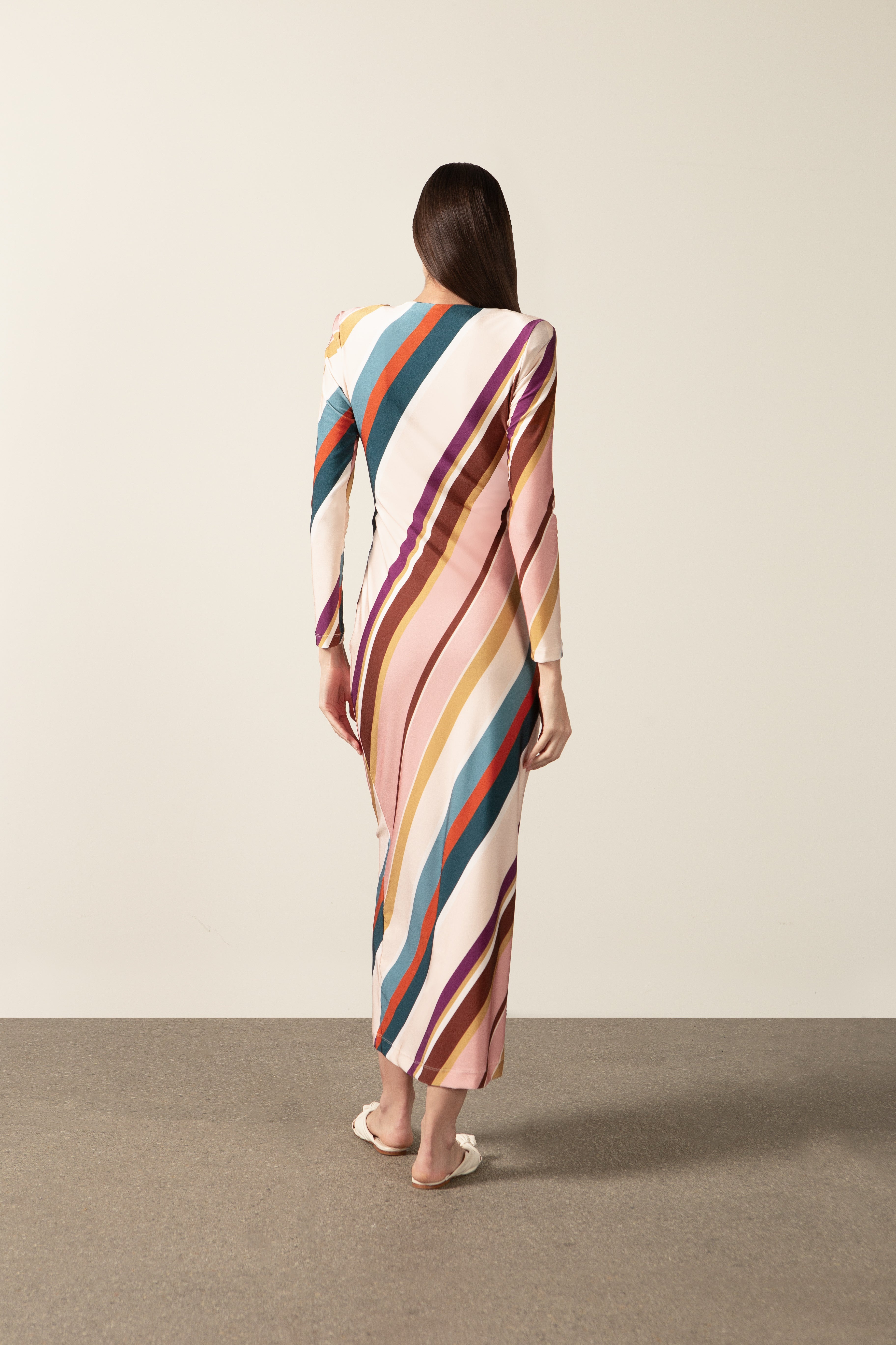 Vestido Longo Decote Franzido Listras Diagonais