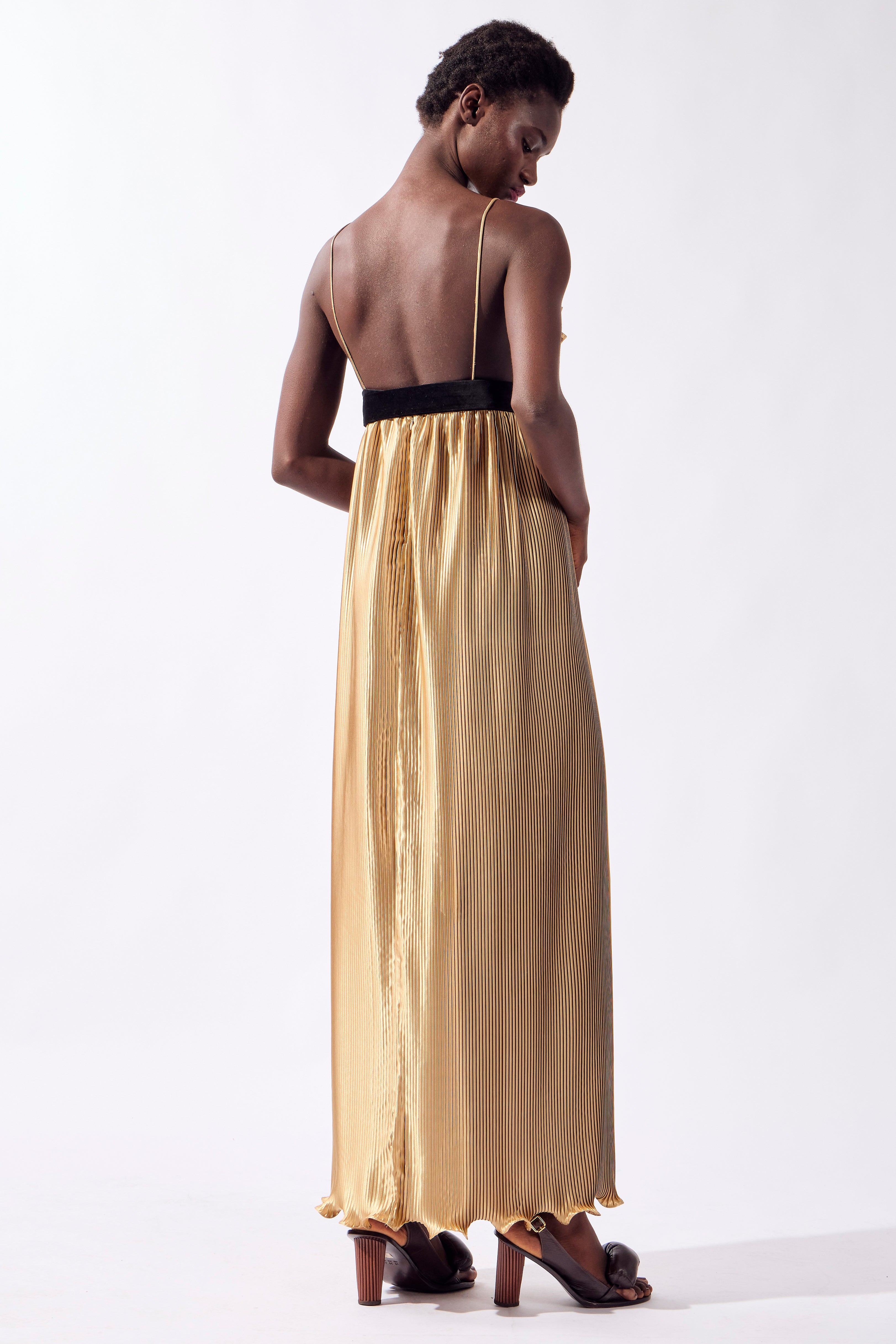 Vestido Longo Plissado Busto Conchas New Year