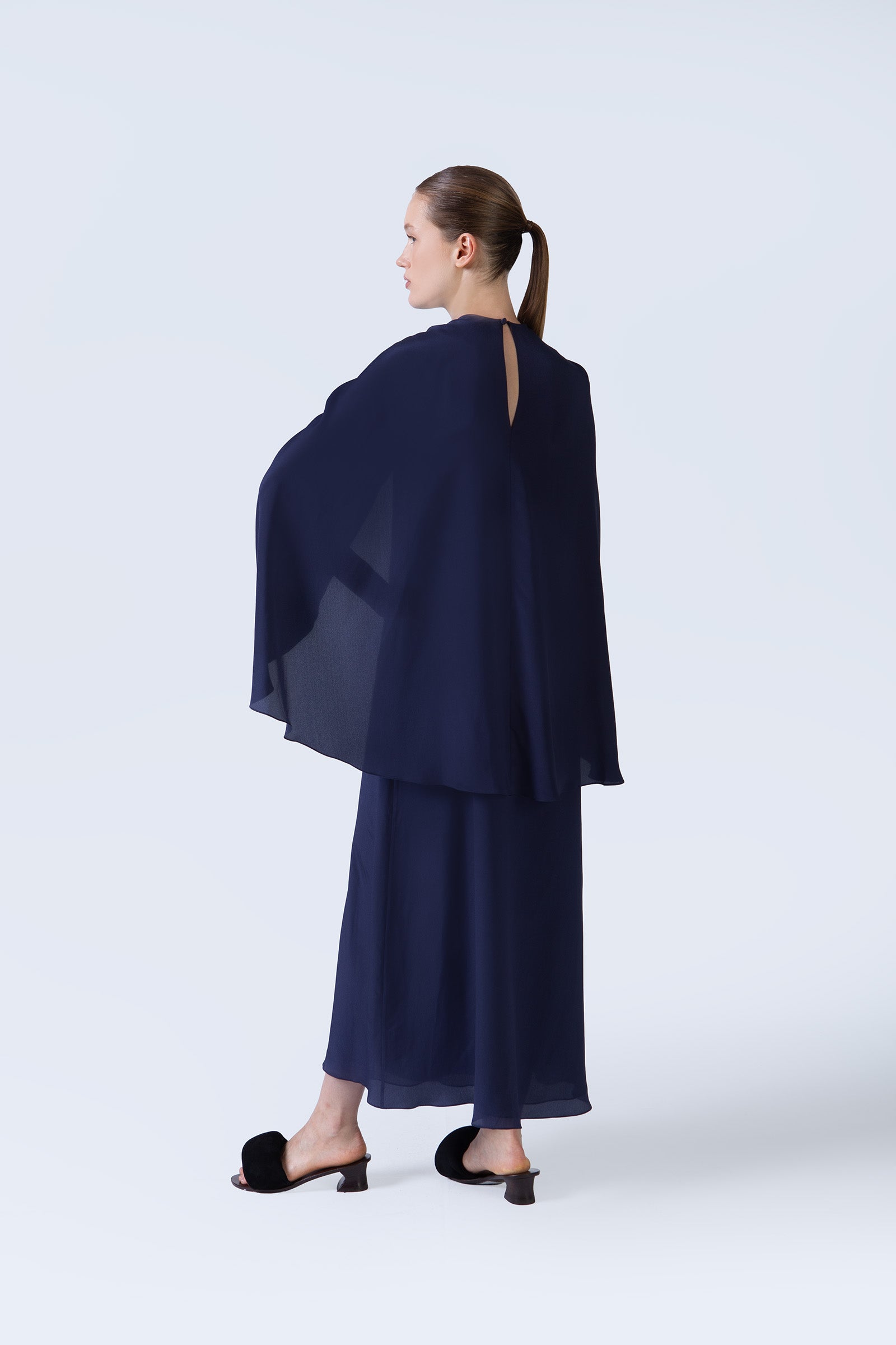 Vestido Midi Com Capa Lisos