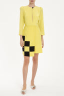 Vestido Curto Assimétrico Aplicações
