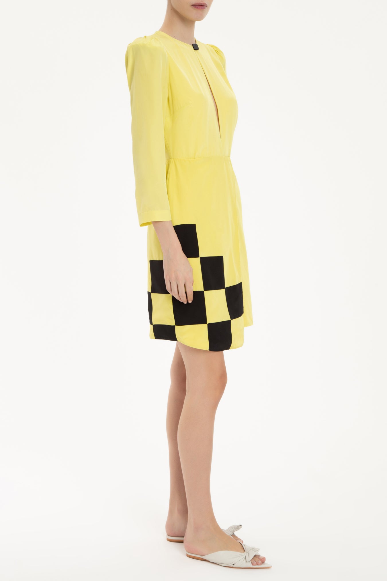 Vestido Curto Assimétrico Aplicações